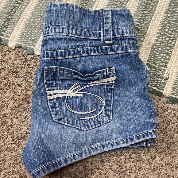 So Jean Shorts - Picture 2 of 3